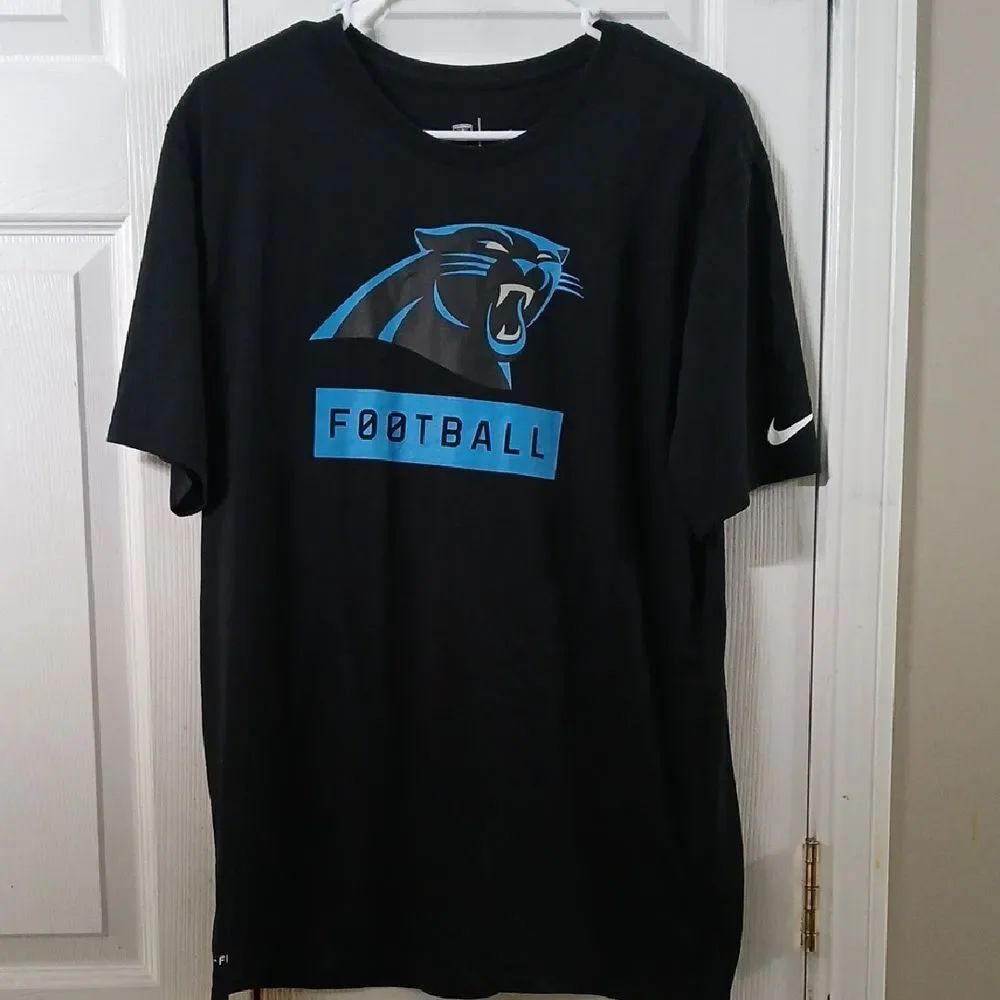 Nike Tee Training dri fit athletic cut Carolina Panthers shirt Sz L NWOT